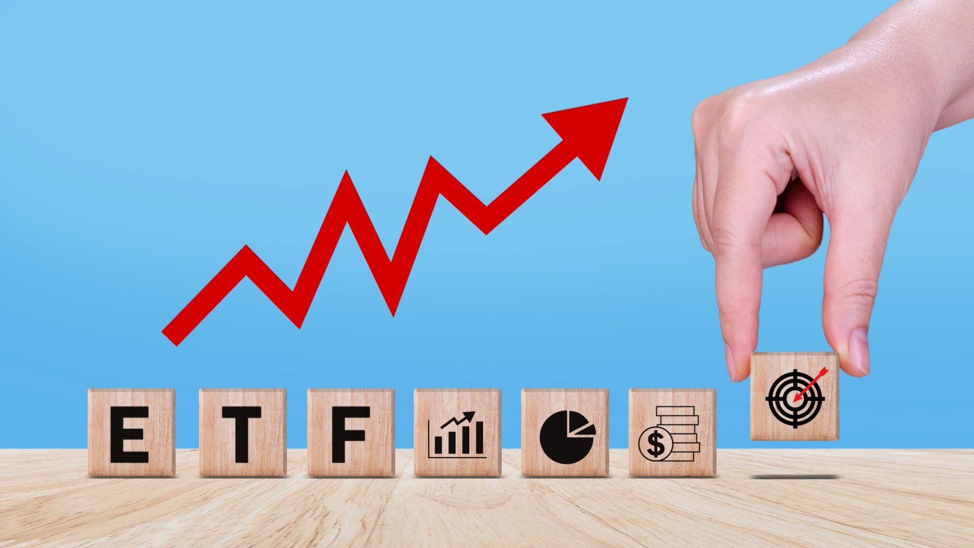 台股ETF人氣版圖大翻轉！科技題材強勢吸粉 0052單周暴增逾2萬人、0050資金規模仍稱王