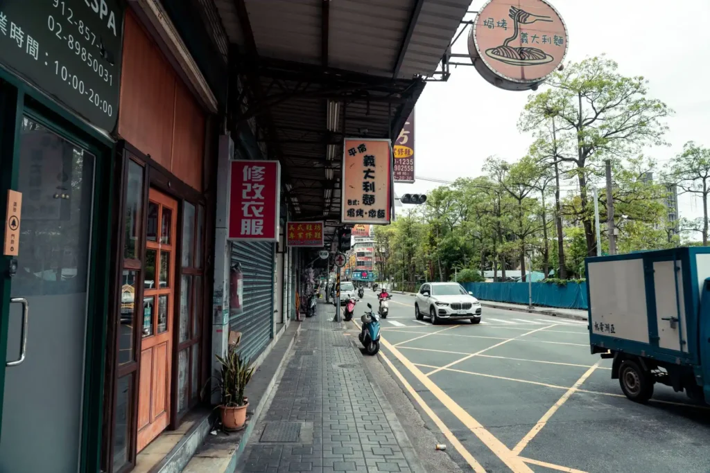 陸配店鋪遭網路點名業者工作環境受衝擊